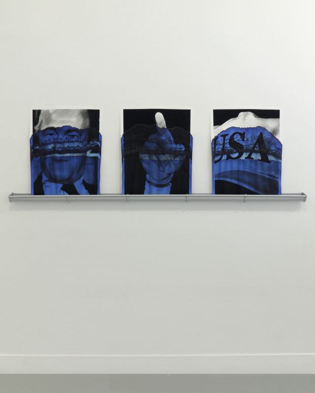 Valentin van der Meulen, Serie Blue, Richard Helms, James Lebron, Baseballmütze Trump, 2018, Kohle auf Löschpapier, blaue Tinte, 65 x 60 cm