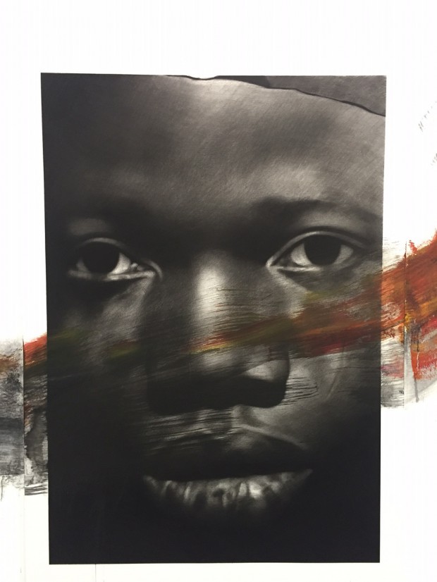 Van der Meulen, Member (Gesicht), 2016, Kohle, Acryl, Papier auf Holz montiert, 190 x 130 cm