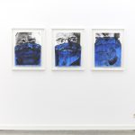 Valentin van der Meulen, Deep Blue I - III, 2018, Kohle schwarzer Stein, blaue Tinte auf Papier, je 65 x 50 cm