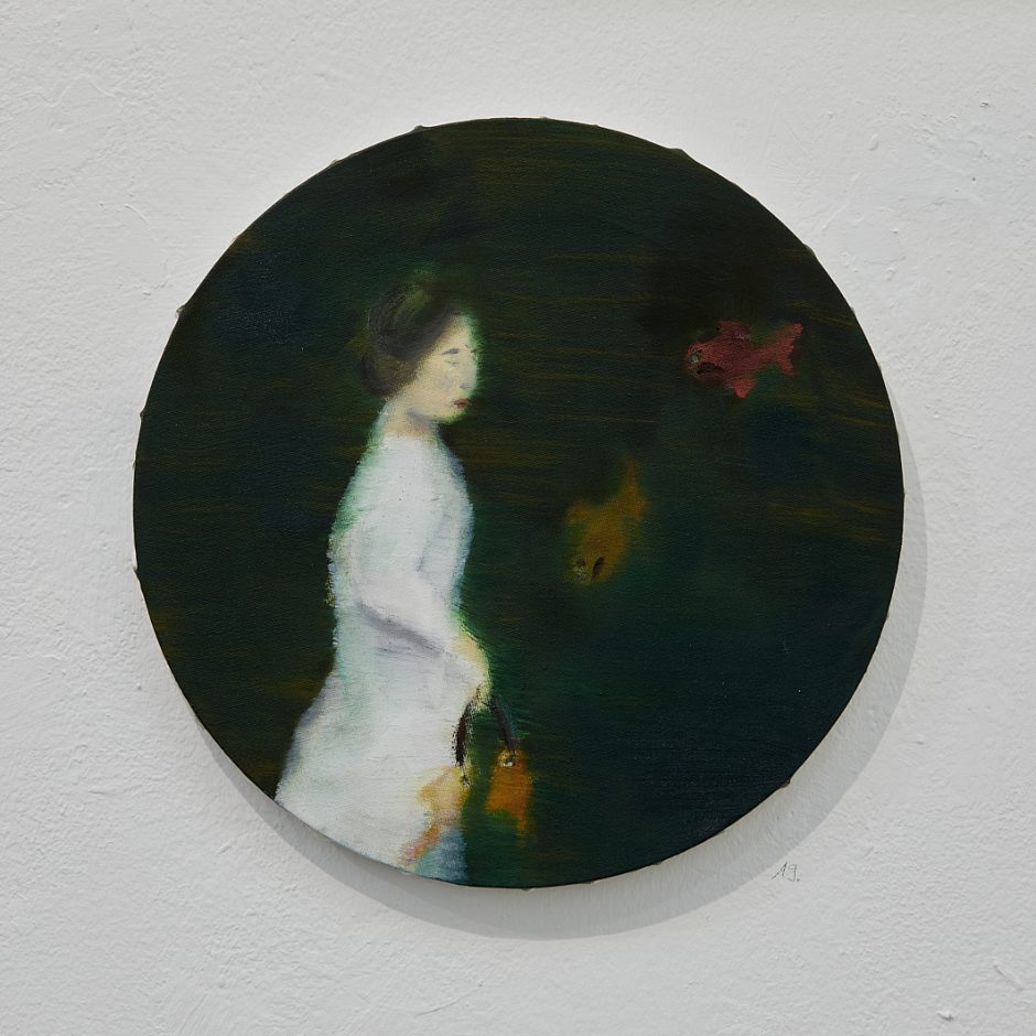 Barbara Petzold, Fang den Fisch, 2021, Öl auf Leinwand, Durchmesser 30 cm