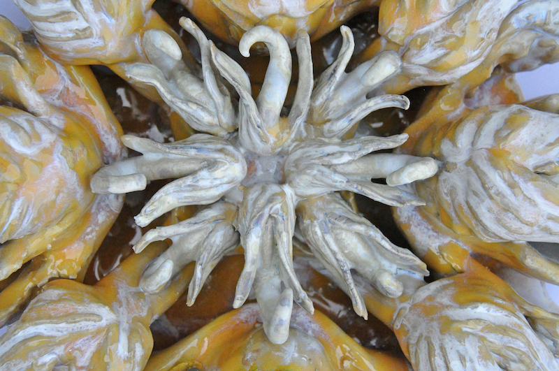 Keiyona C. Stumpf, cross I, 2024, 35 x 36 x 100cm, glazed ceramic (Detail)
